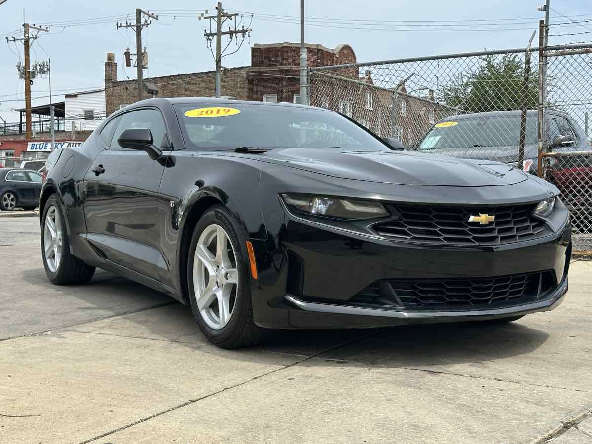 Used 2019 Chevrolet Camaro LT w/ Technology Package RWD image 3