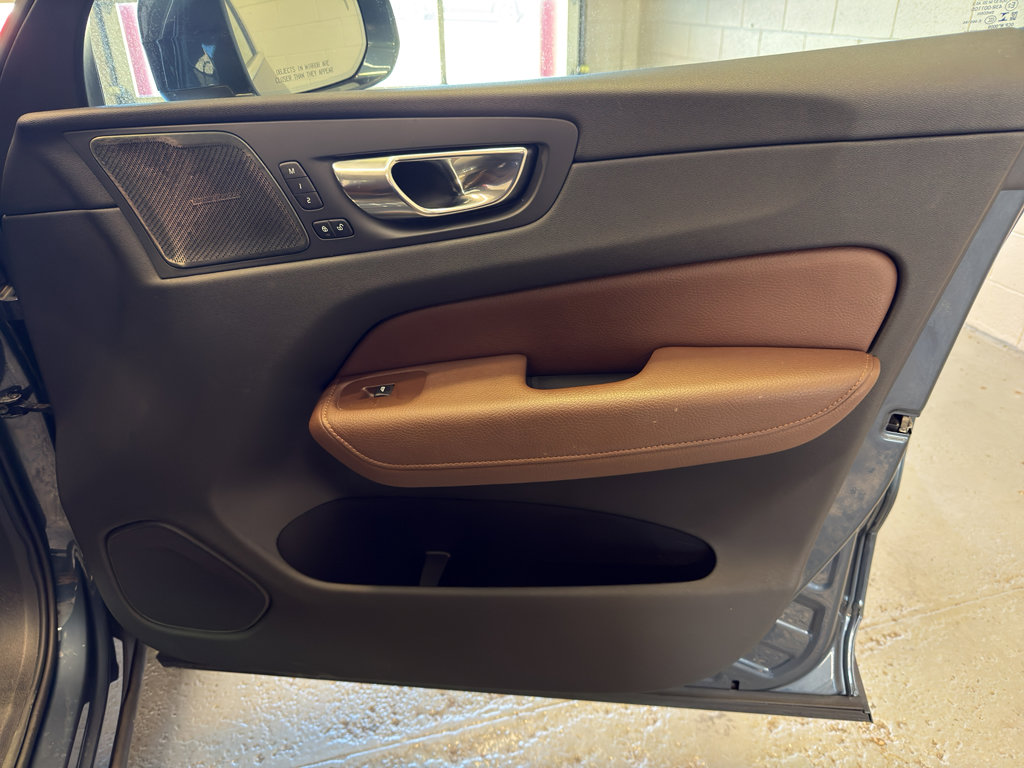 Used 2020 Volvo XC60 T5 Inscription image 21