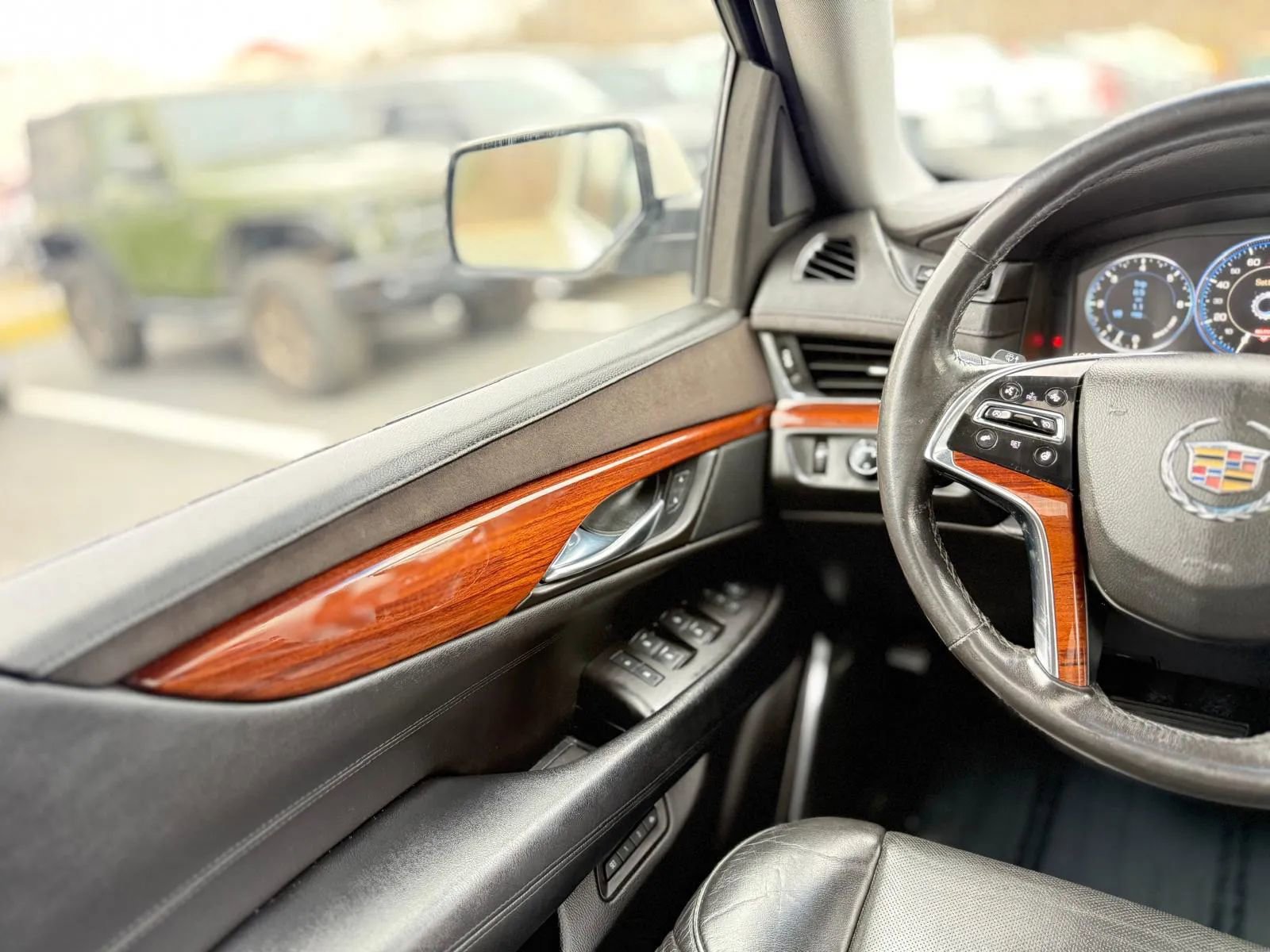 Used 2015 Cadillac Escalade ESV Luxury image 24