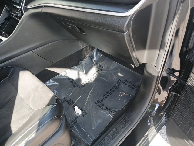 Used 2023 Jeep Grand Cherokee L Laredo image 41