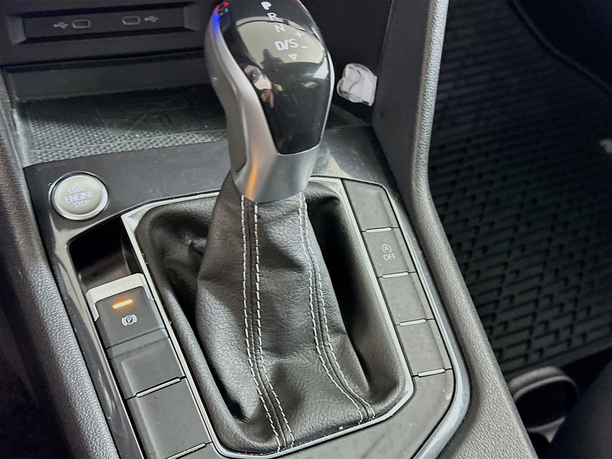 Used 2022 Volkswagen Tiguan SE w/ Panoramic Sunroof Package image 24