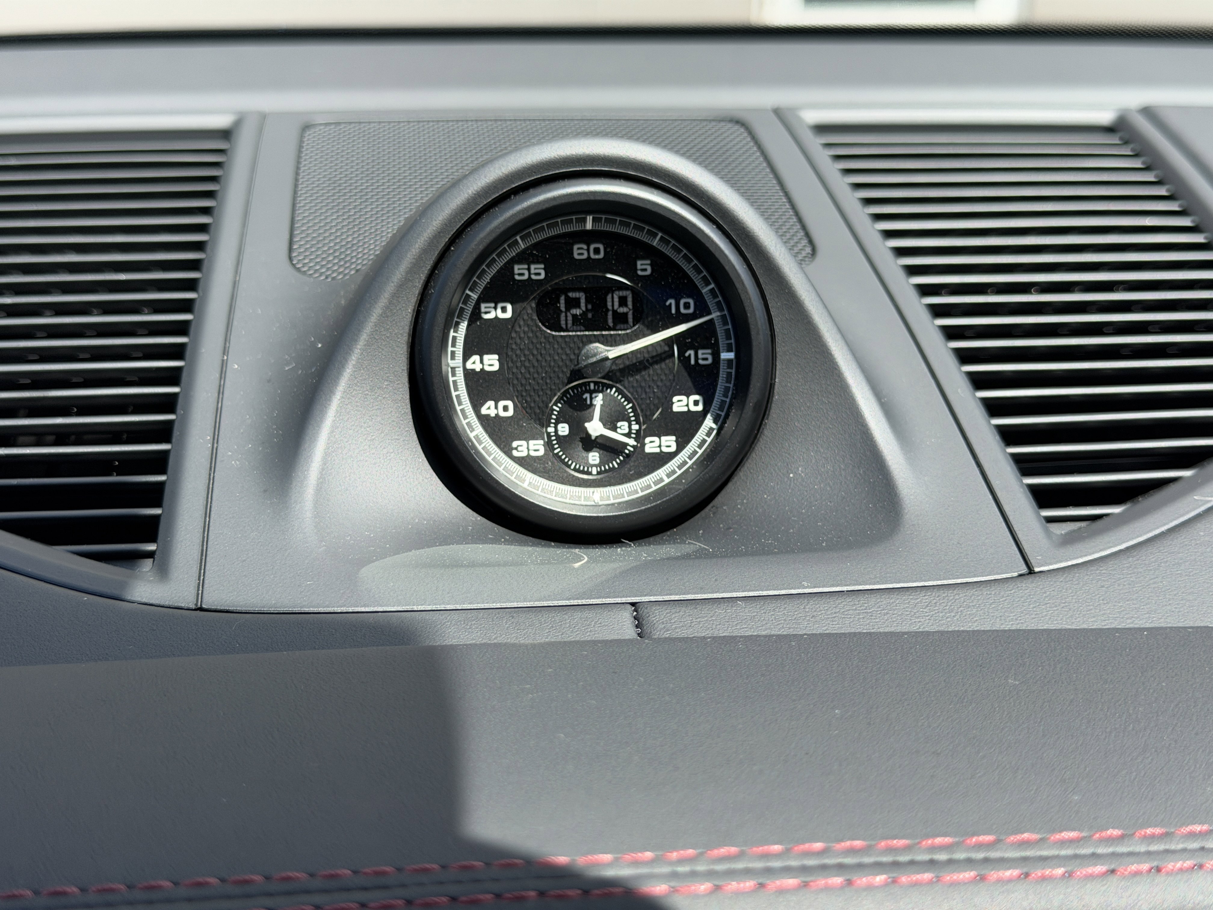 Certified 2025 Porsche Macan image 28