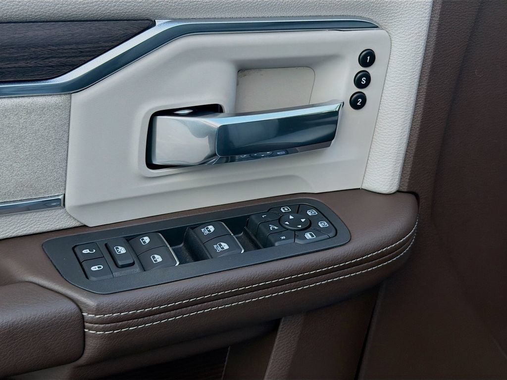 New 2026 RAM 3500 Laramie AWD/4WD image 22