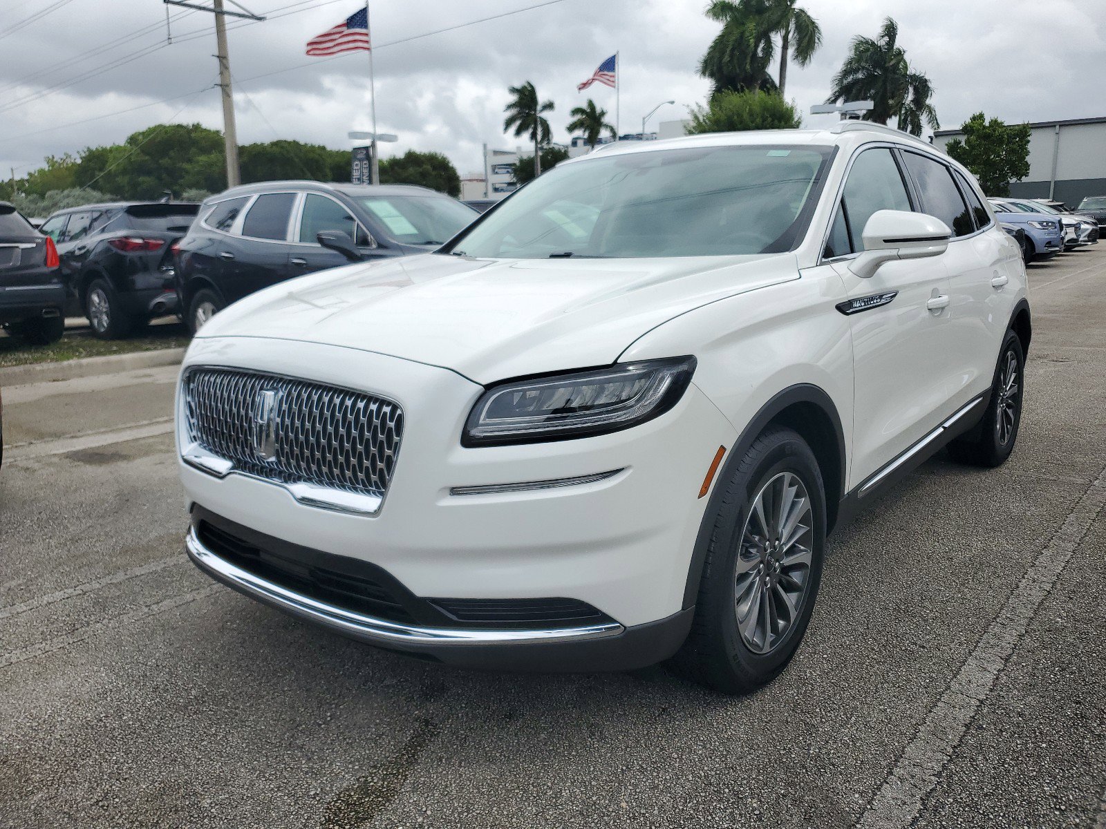 Used 2023 Lincoln Nautilus AWD w/ Premium Package image 3