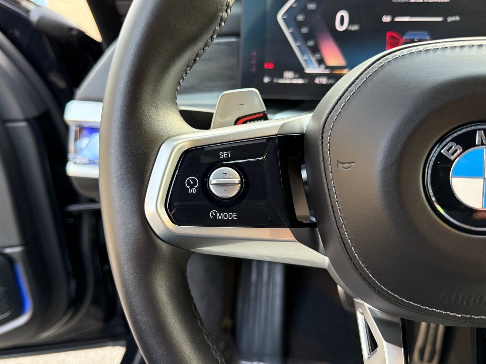 Used 2025 BMW 760i xDrive image 27