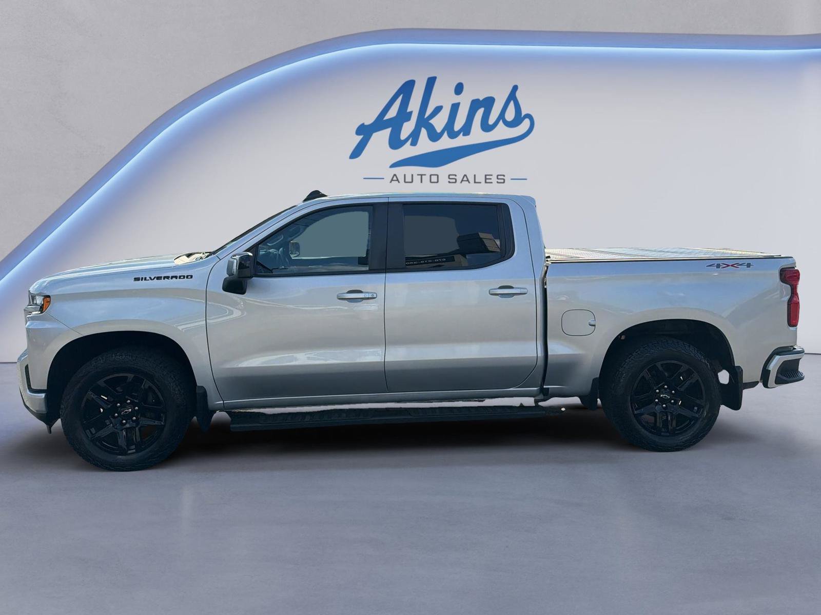 Used 2022 Chevrolet Silverado 1500 RST w/ LPO, Blackout Package AWD/4WD image 2