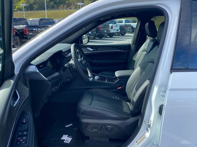 New 2025 Jeep Grand Cherokee L Overland w/ Trailer Tow Package image 15