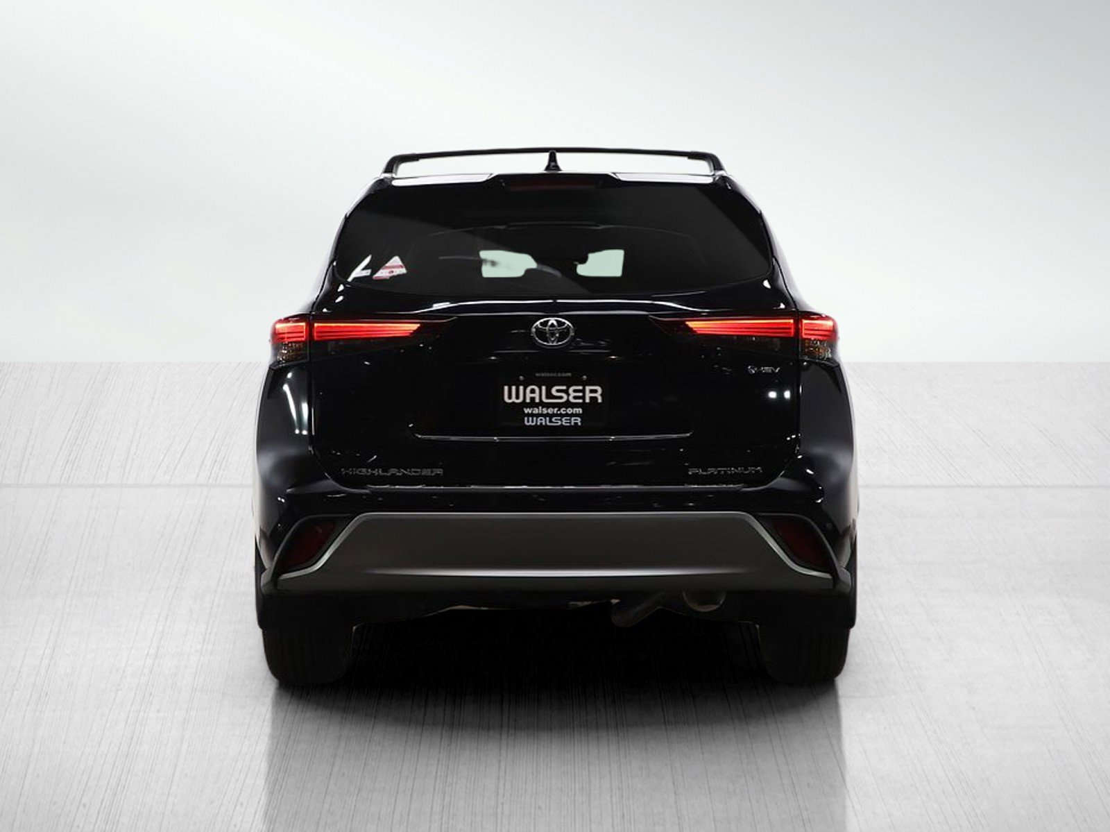 Used 2025 Toyota Highlander Platinum image 4