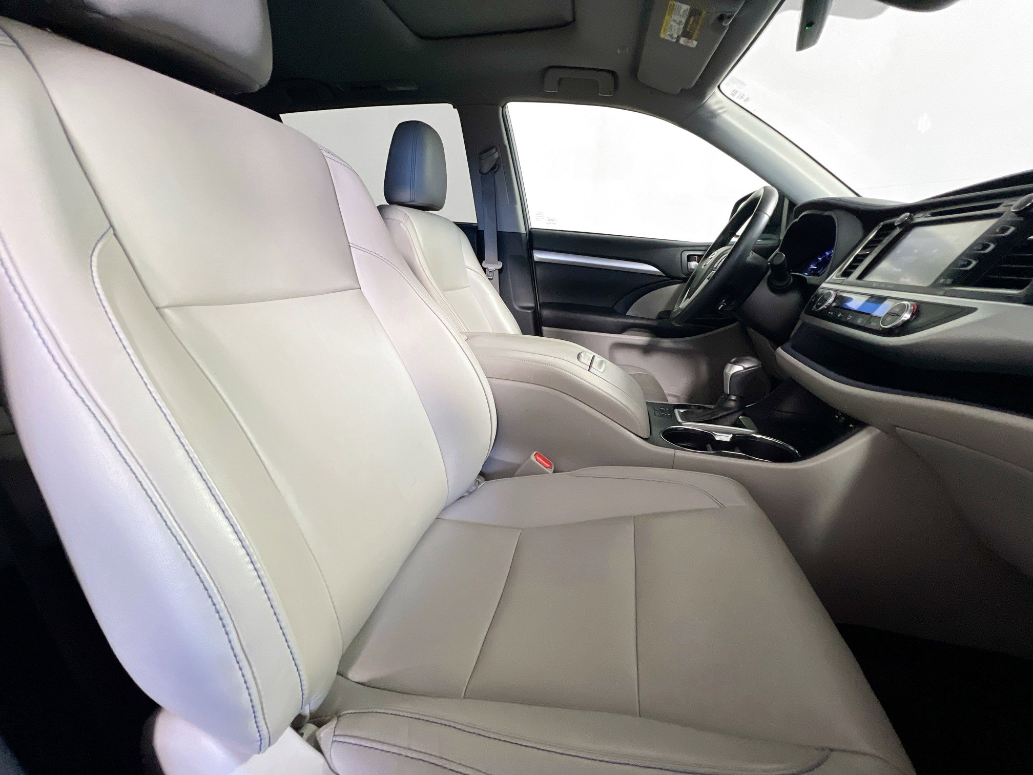 Used 2019 Toyota Highlander XLE image 31