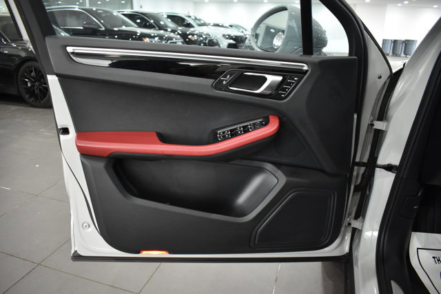 Used 2022 Porsche Macan S image 31