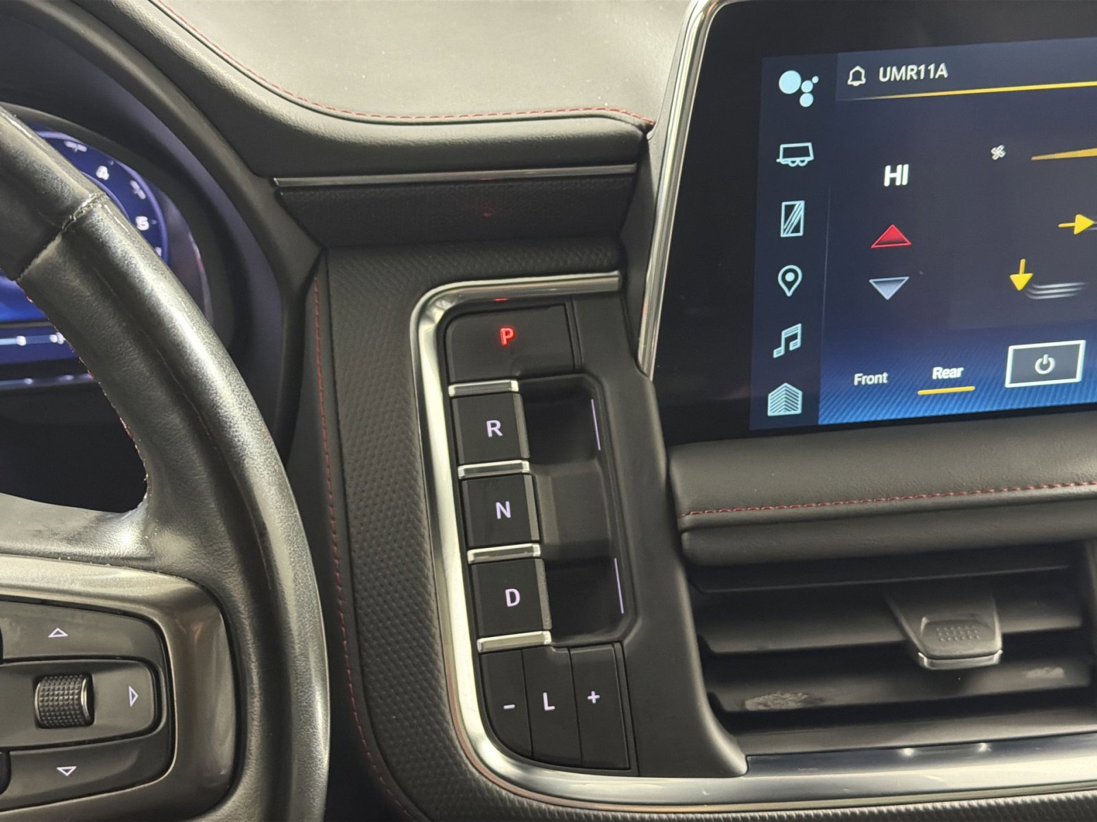 Used 2023 Chevrolet Suburban RST w/ Luxury Package image 22