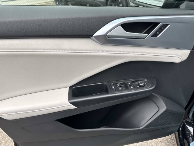 New 2026 Volkswagen Taos SE FWD image 11