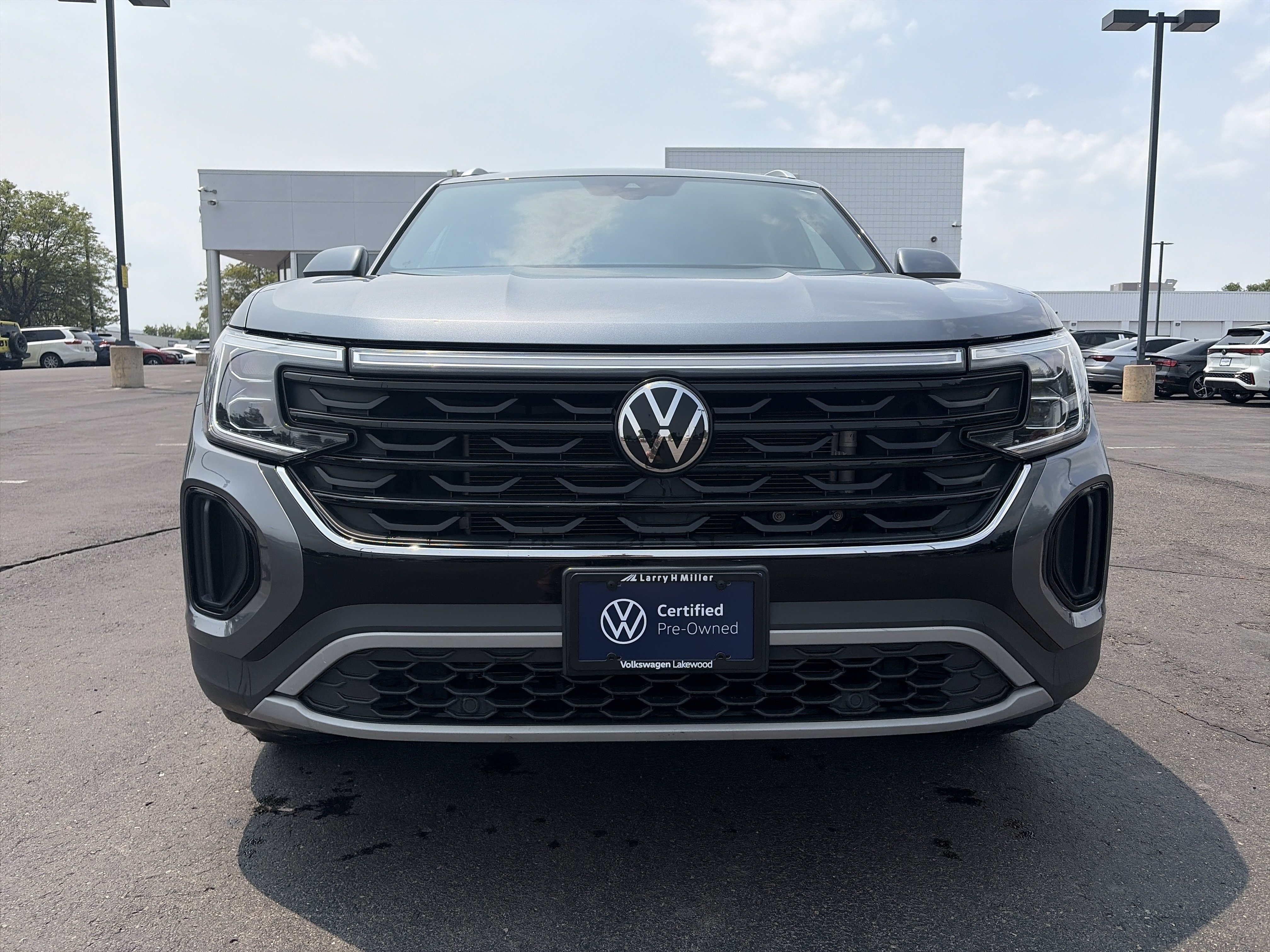 Used 2024 Volkswagen Atlas Cross Sport SE AWD/4WD image 2