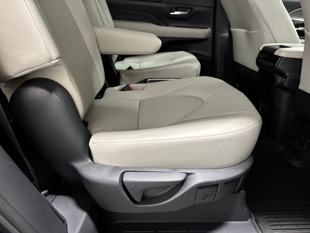 Used 2025 Toyota Grand Highlander AWD image 56