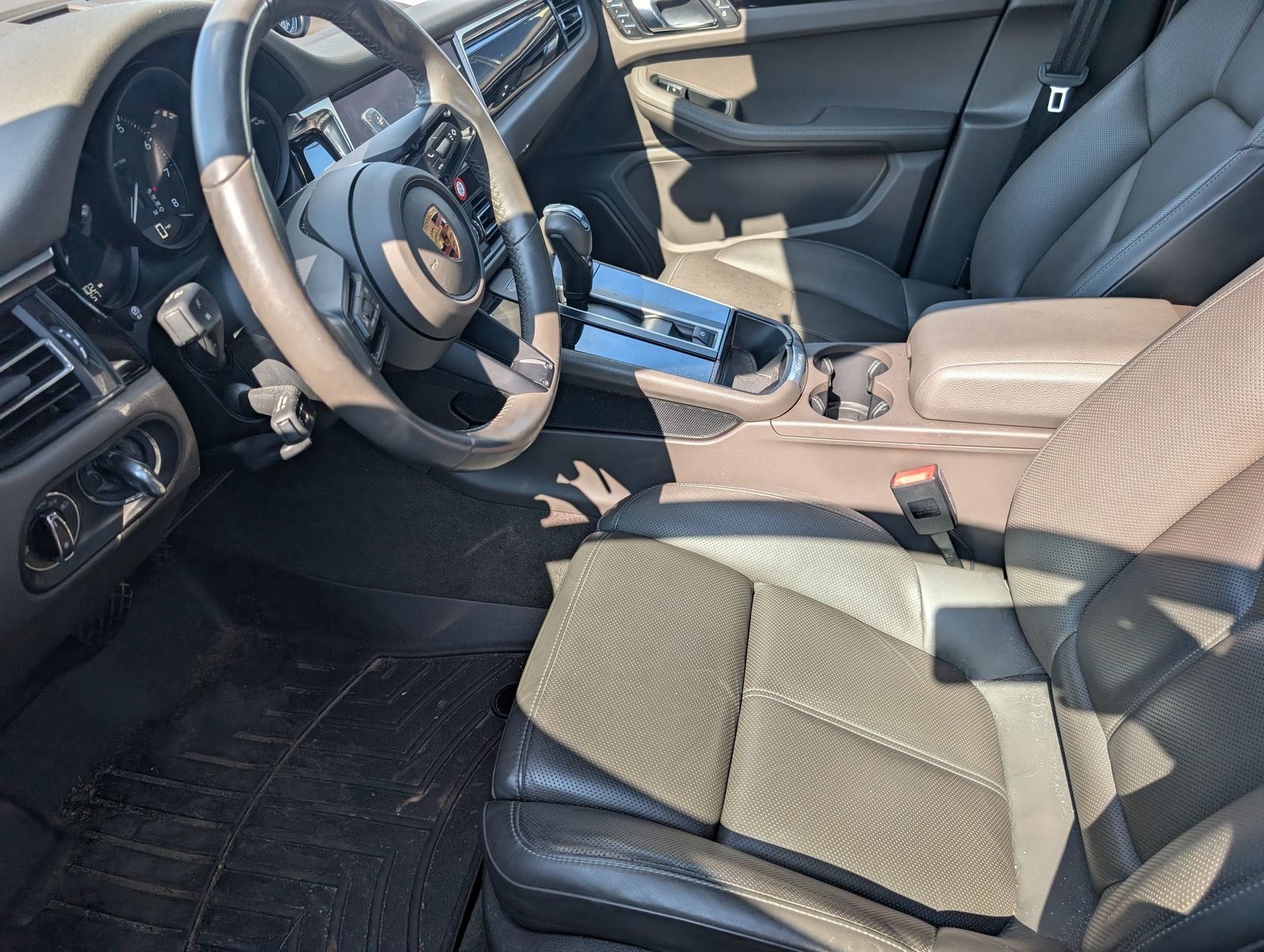 Used 2022 Porsche Macan AWD/4WD image 7