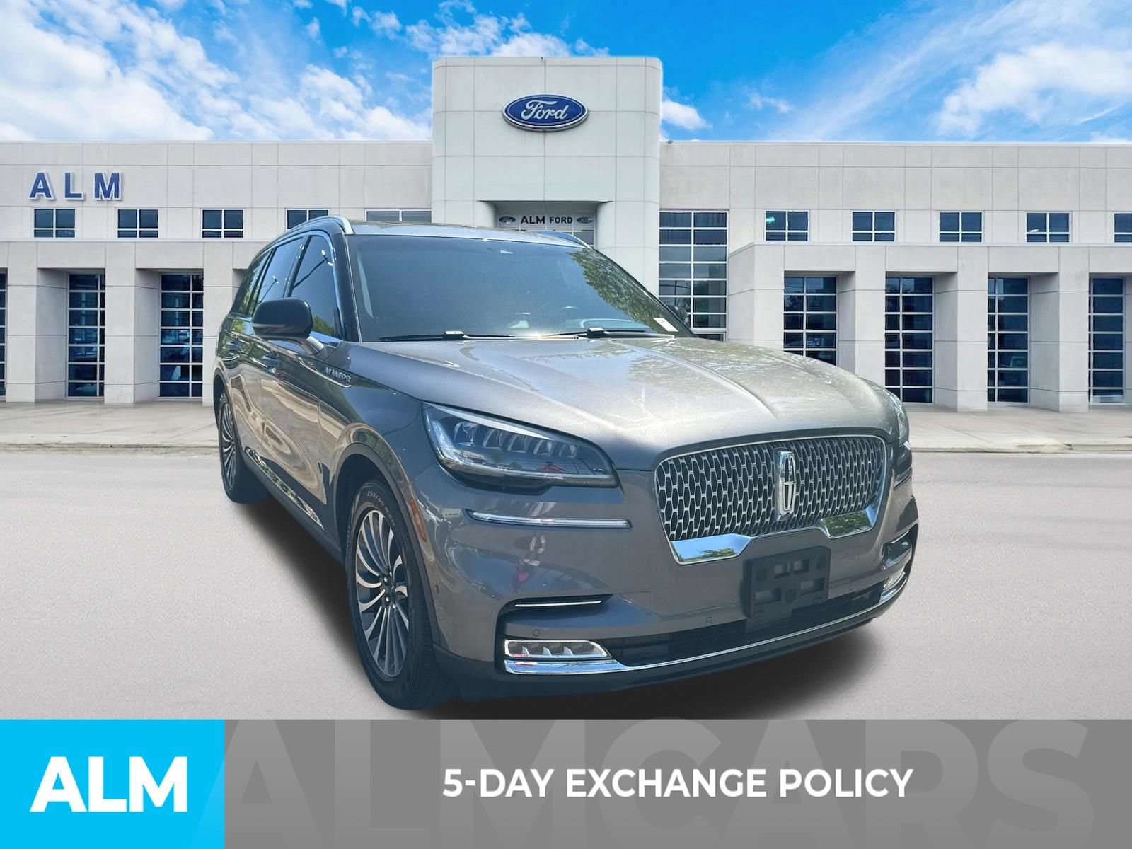 Used 2021 Lincoln Aviator Reserve w/ Class IV Trailer Tow Package RWD image 3