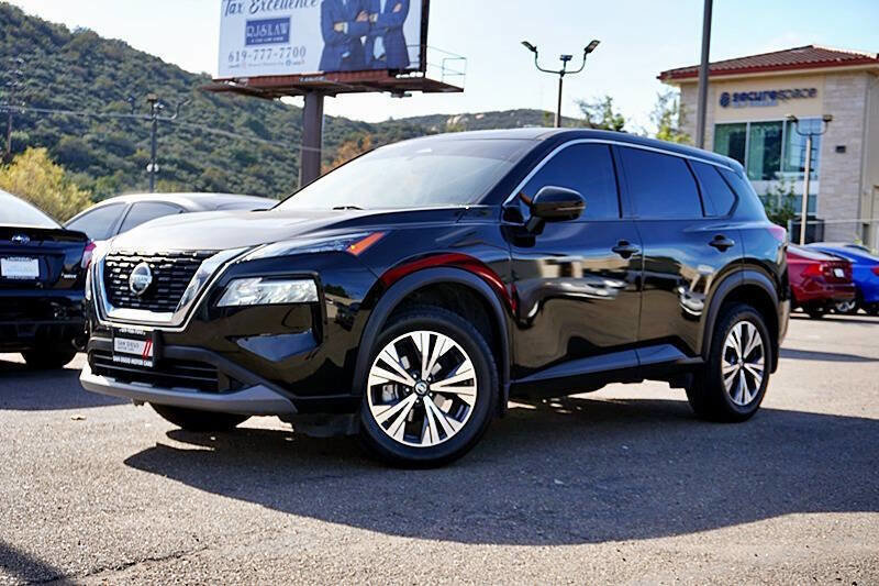 Used 2021 Nissan Rogue SV image 2