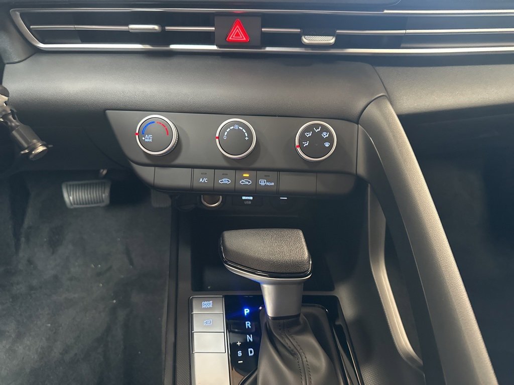 New 2026 Hyundai Elantra SE image 18