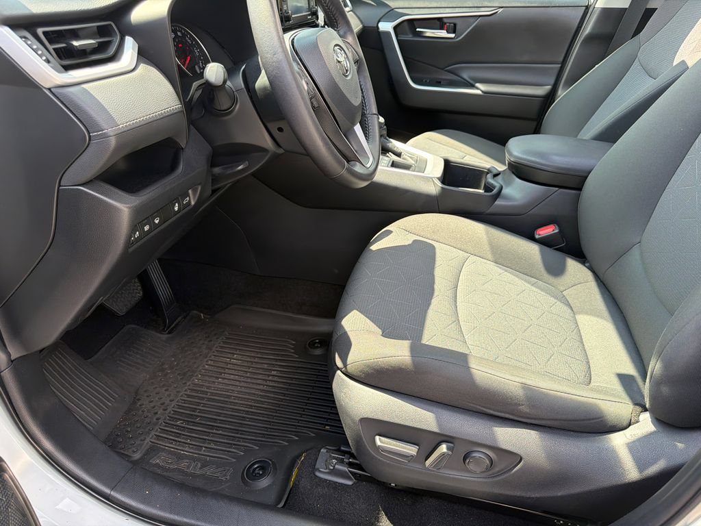 Used 2022 Toyota RAV4 XLE w/ Convenience Package AWD/4WD image 17