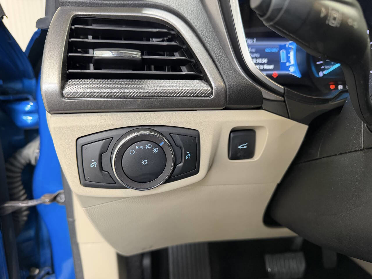Used 2019 Ford Fusion SE image 20