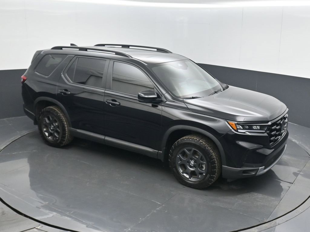 Used 2025 Honda Pilot TrailSport image 27