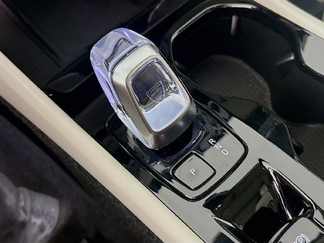 Used 2026 Volvo XC40 B5 Plus AWD/4WD image 19