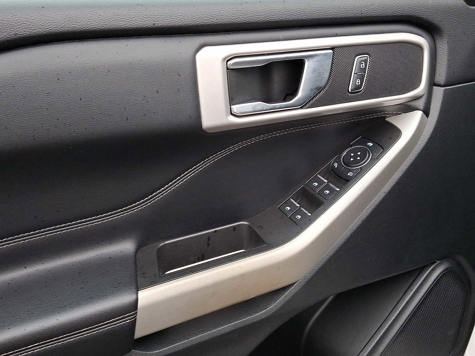 Used 2021 Ford Explorer XLT image 13