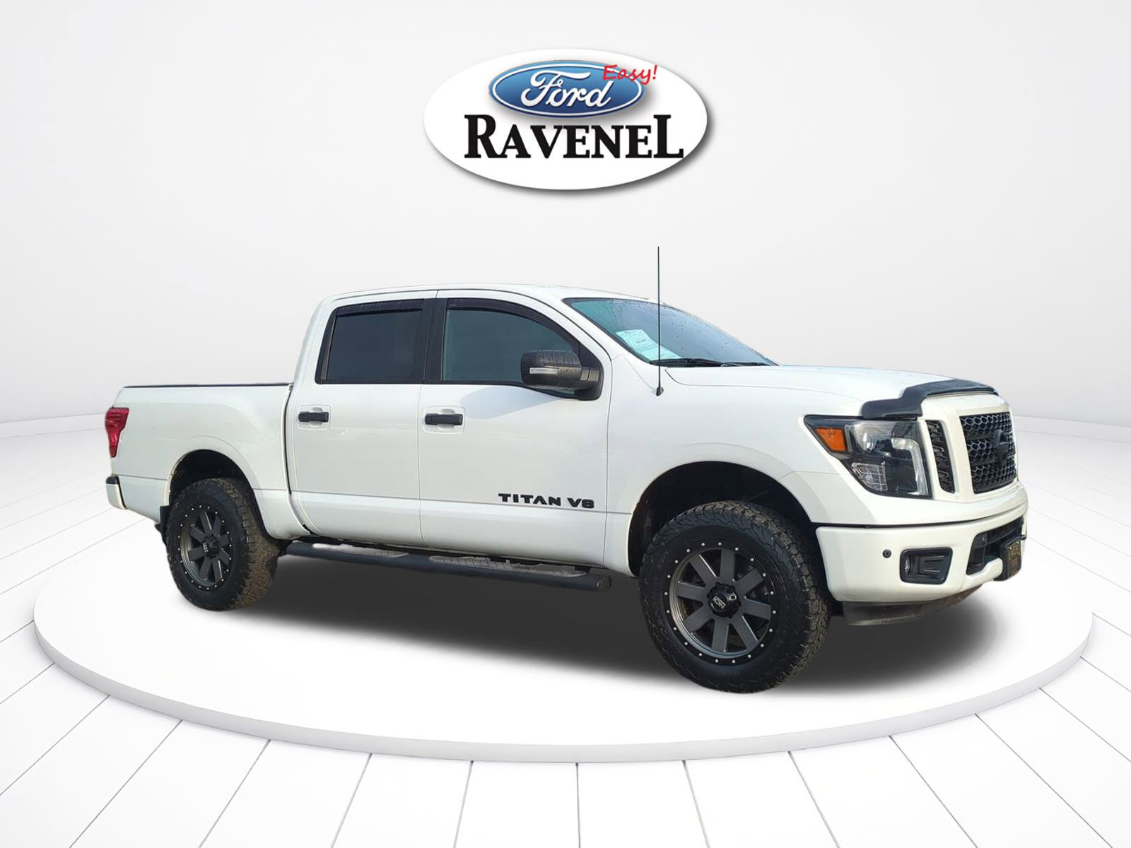Used 2019 Nissan Titan SL w/ Midnight Edition image 2