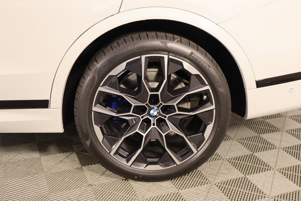 New 2026 BMW X7 M60i w/ Climate Comfort Package image 21