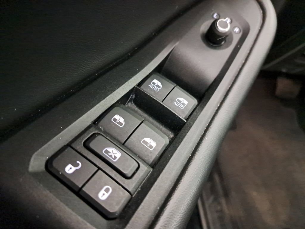 Used 2022 Jeep Grand Cherokee L Limited w/ Black Appearance Package image 15