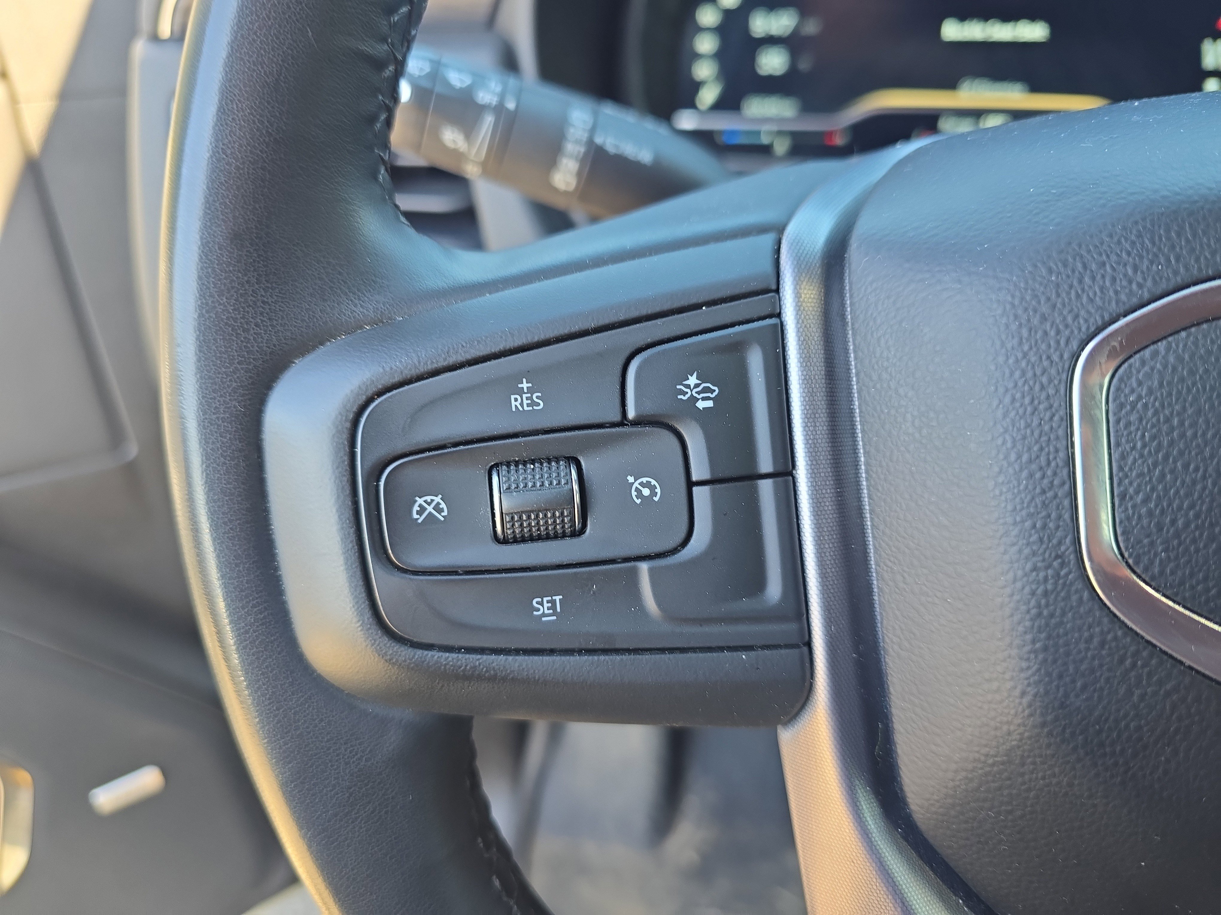 Used 2023 GMC Yukon SLT AWD/4WD image 23