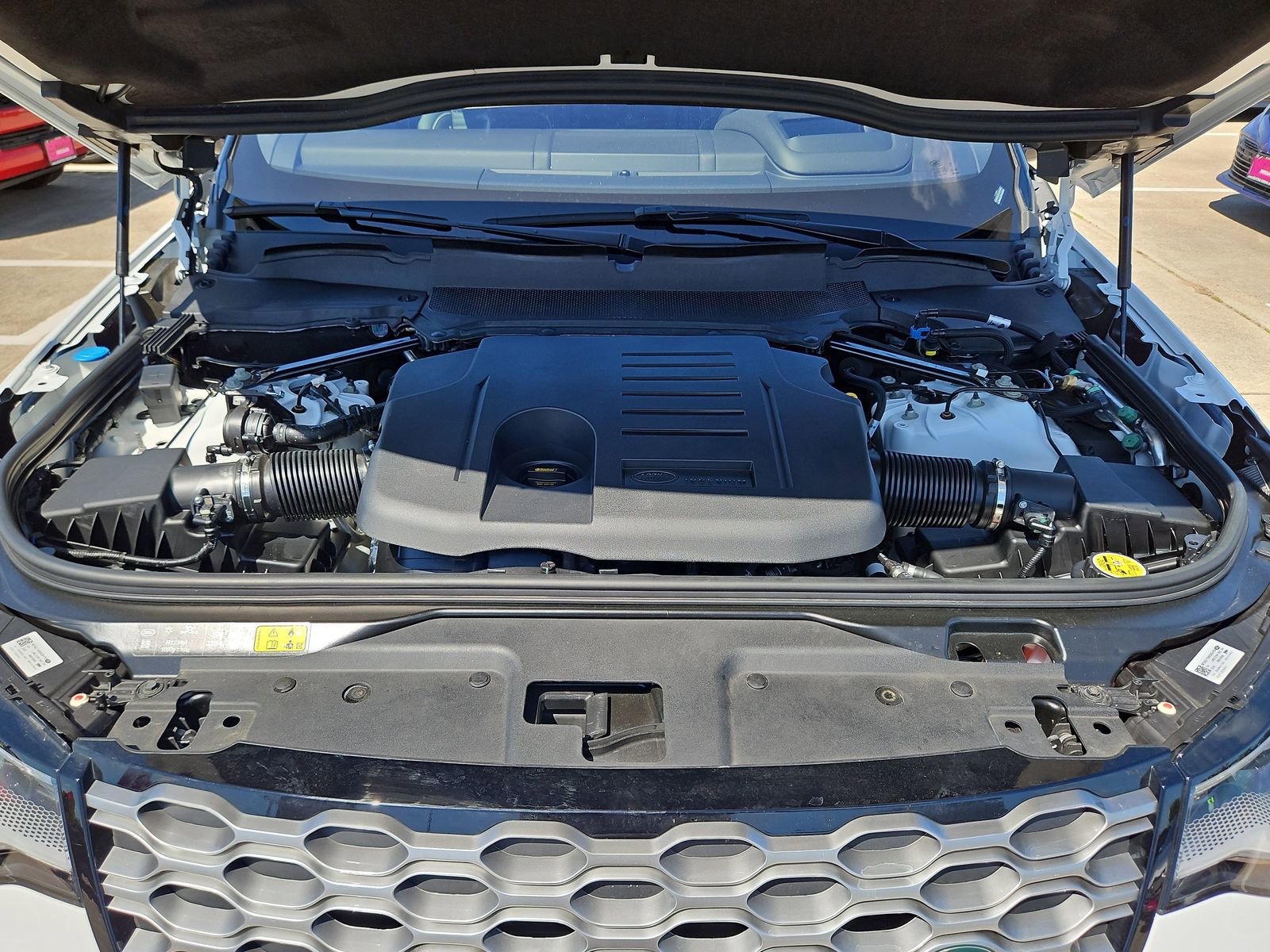 Used 2023 Land Rover Discovery Metropolitan Edition image 10