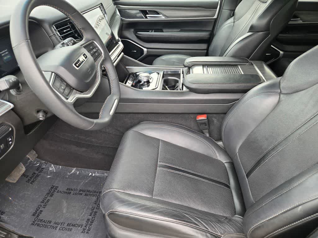 Used 2024 Jeep Wagoneer L Series II RWD image 17