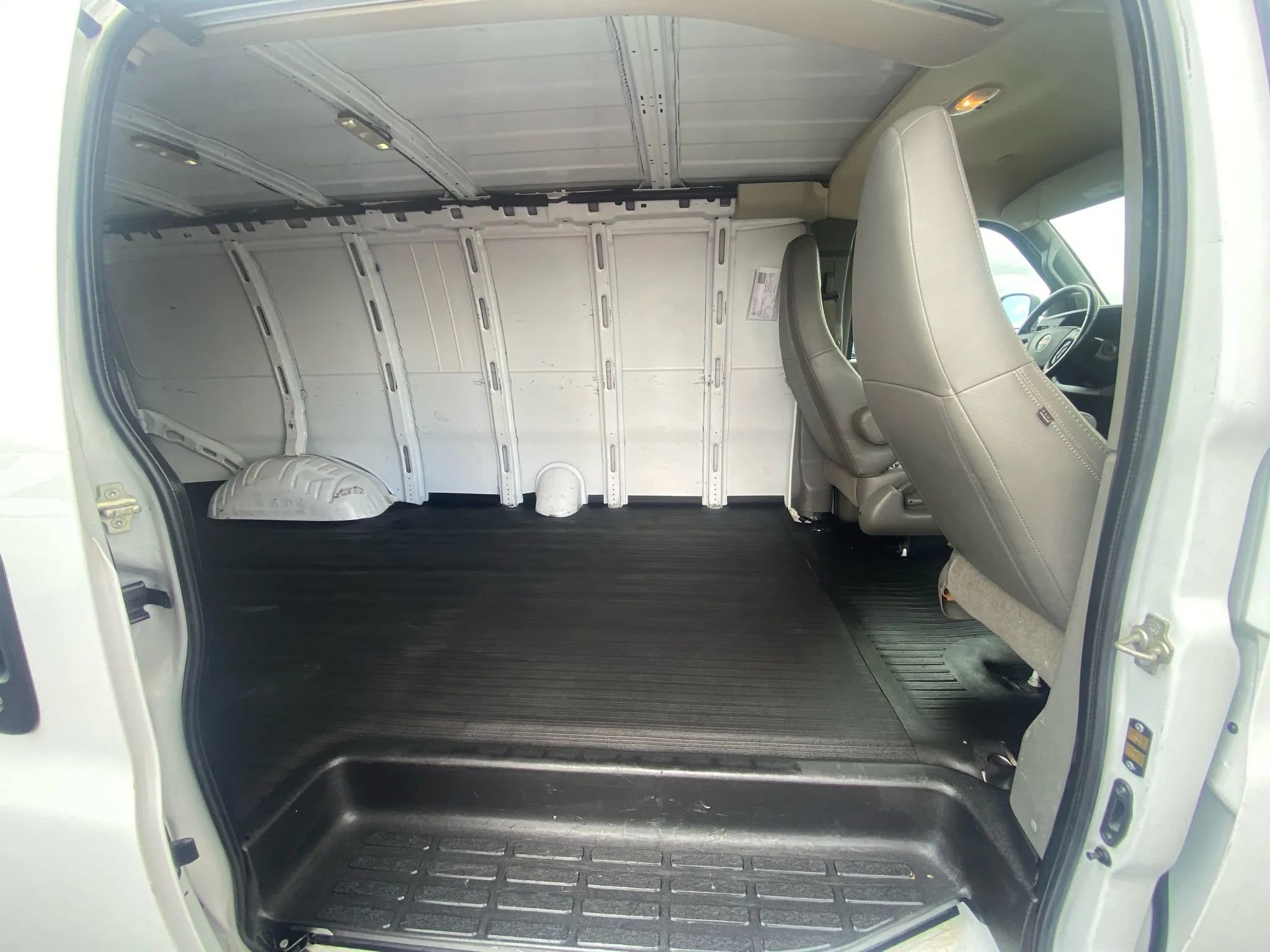 Used 2023 GMC Savana 2500 Extended w/ Driver Convenience Package image 14