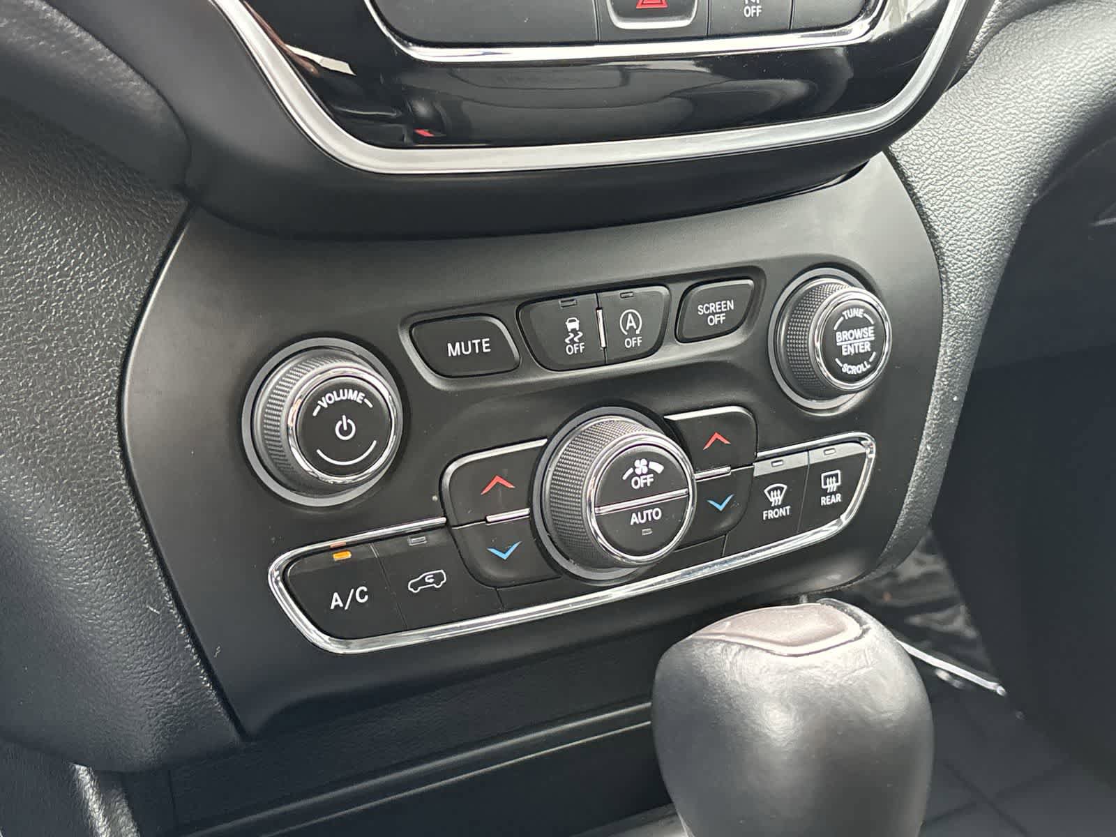 Certified 2022 Jeep Cherokee Limited AWD/4WD image 25