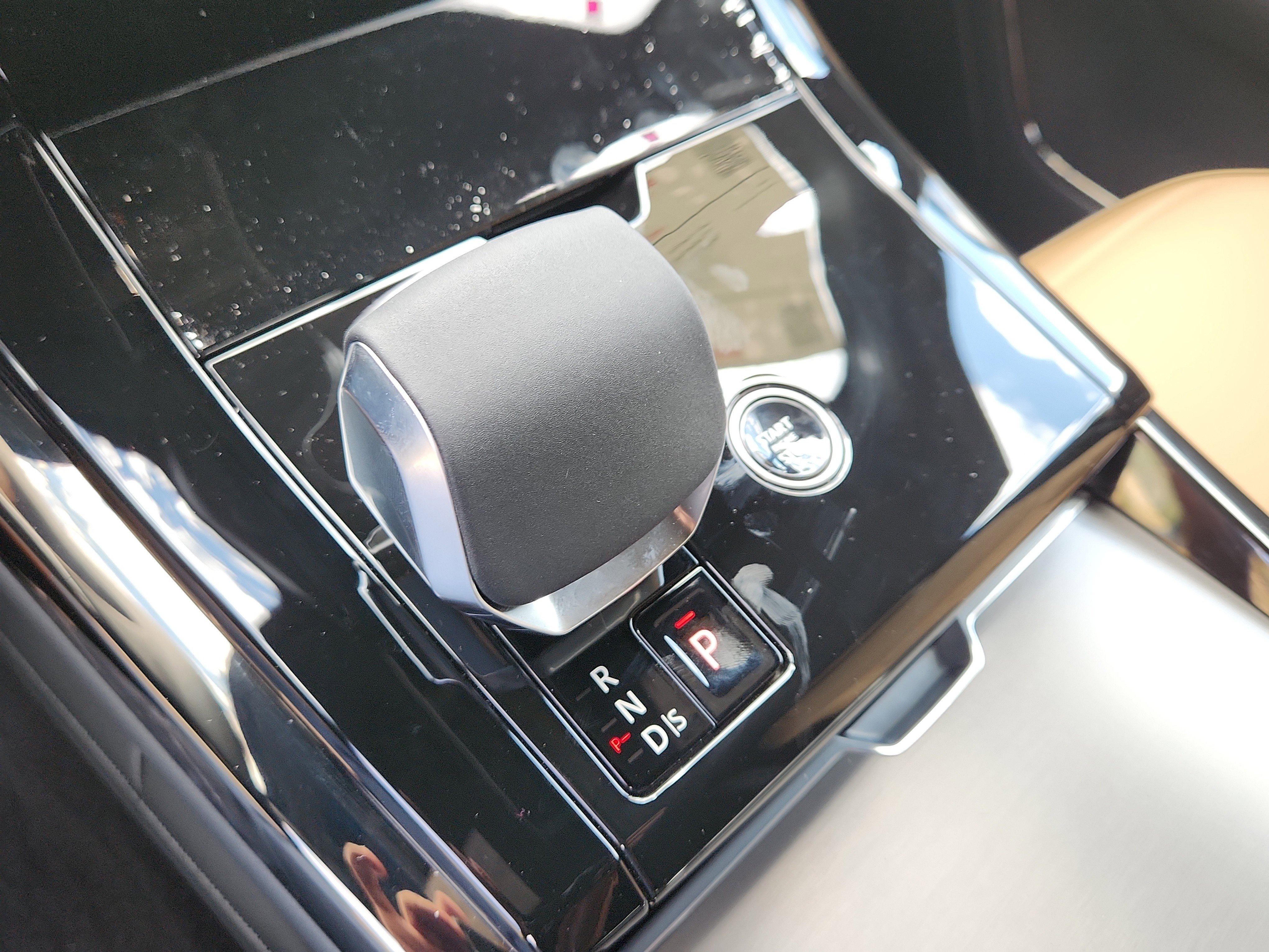 New 2025 Land Rover Range Rover Sport Dynamic SE image 27