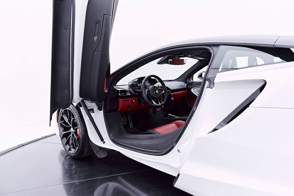 Used 2024 McLaren Artura RWD image 48