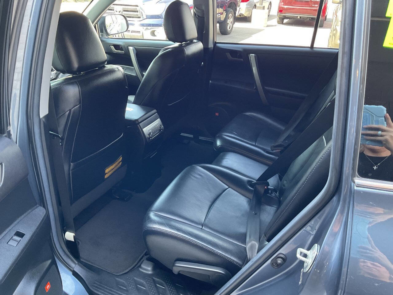 Used 2012 Toyota Highlander SE w/ Tow Pkg AWD/4WD image 32
