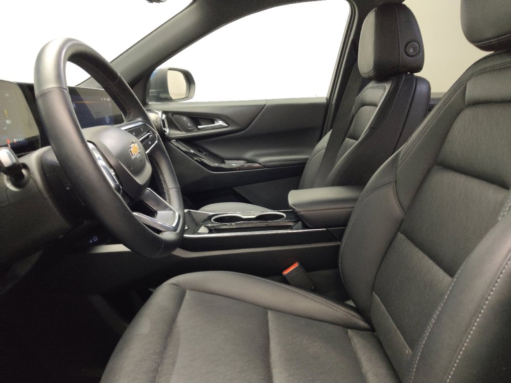 Used 2025 Chevrolet Equinox LT w/ Convenience Package II image 17