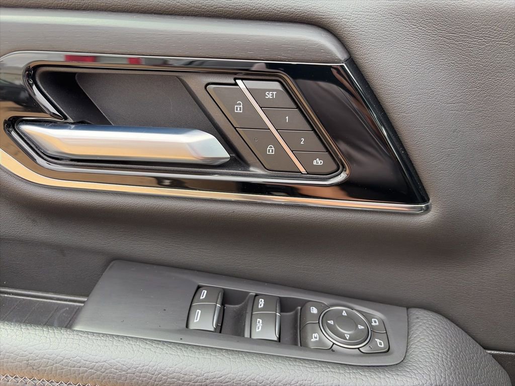 Used 2025 GMC Yukon Denali w/ LPO, Floor Liner Package image 13