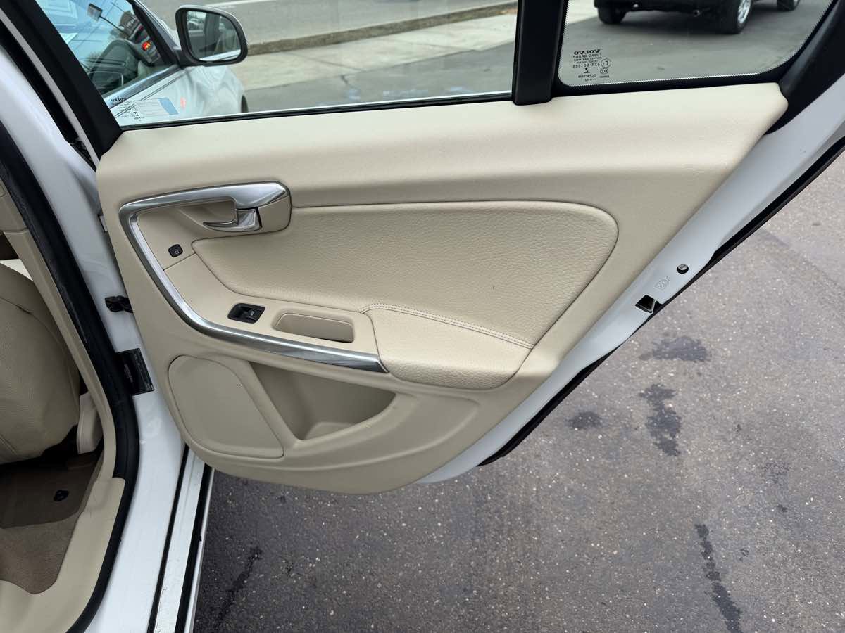 Used 2014 Volvo S60 T5 image 17