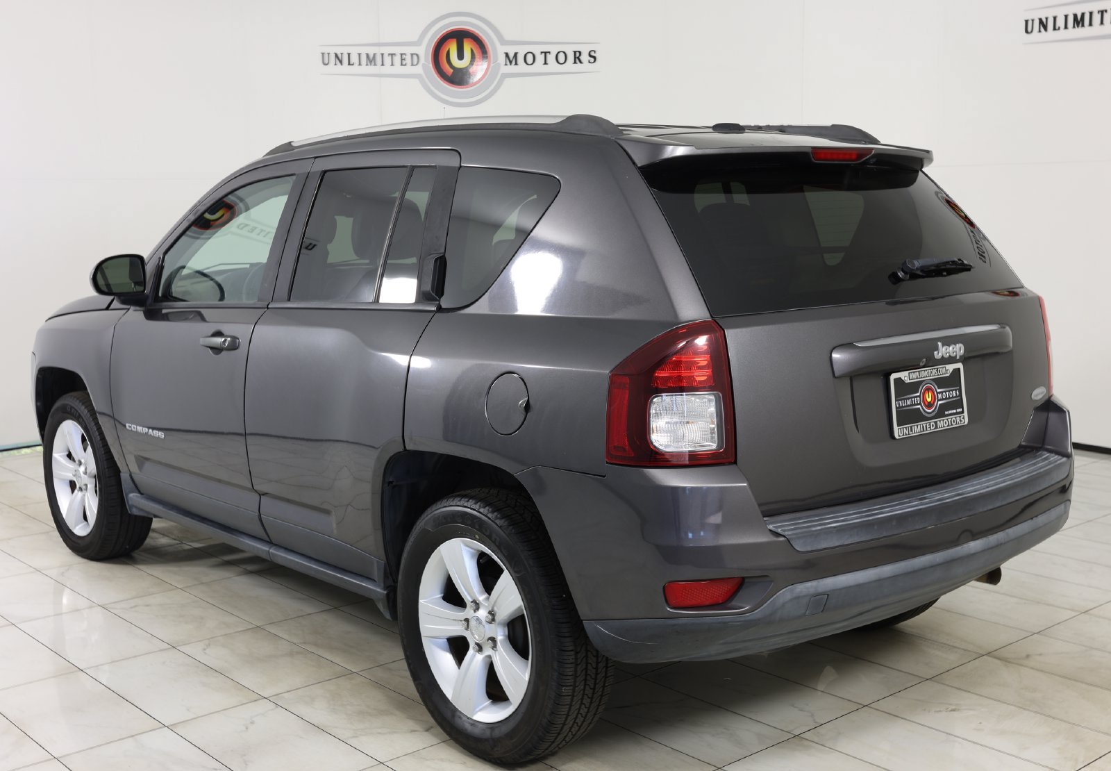 Used 2015 Jeep Compass Latitude w/ Sun/Sound Group FWD image 4