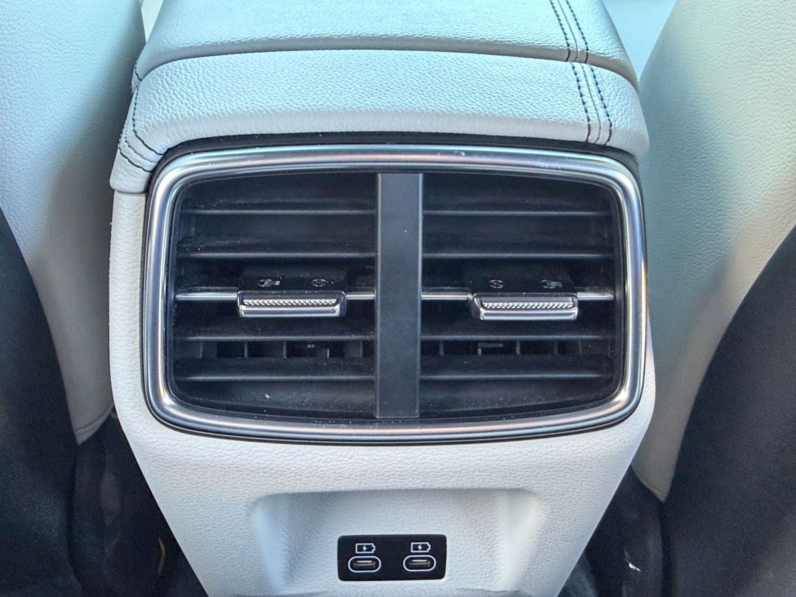 Used 2025 Genesis G70 2.5T image 23