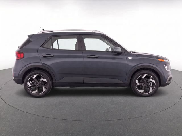 Used 2025 Hyundai Venue SEL FWD image 3