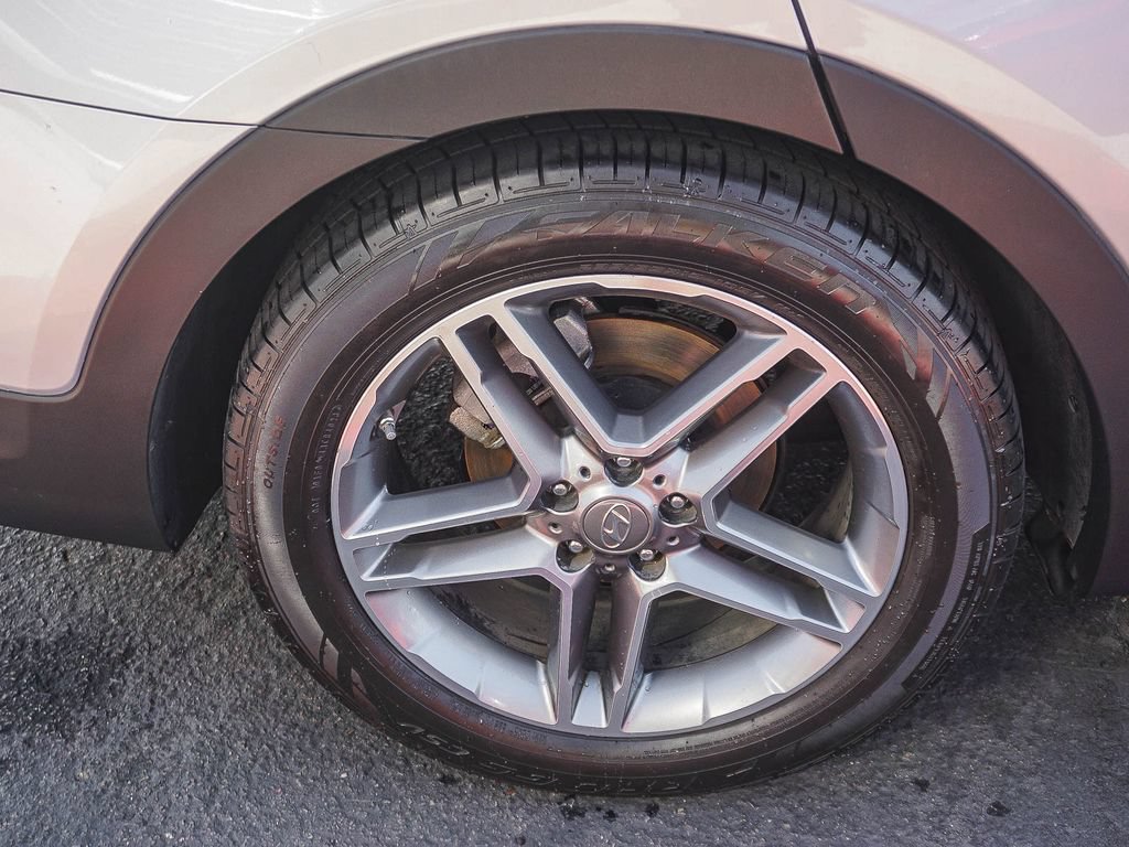 Used 2018 Hyundai Santa Fe Limited FWD image 8