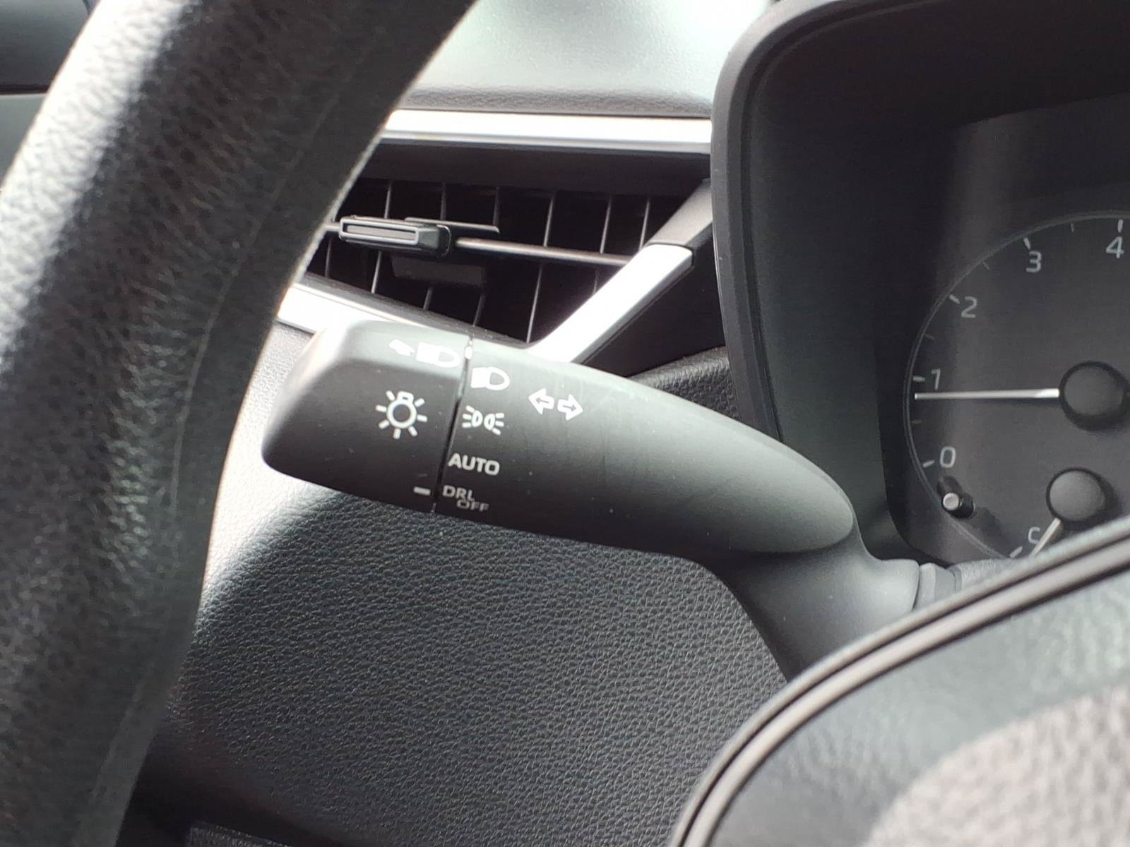 Used 2025 Toyota Corolla LE FWD image 28