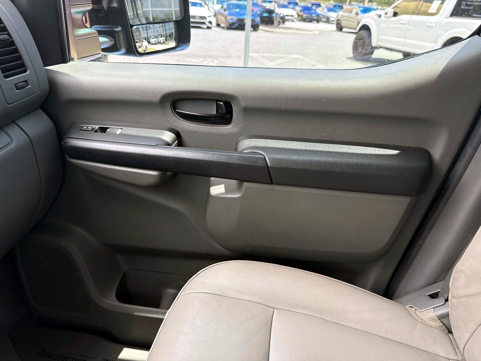Used 2020 Nissan NV 3500 SL RWD image 19