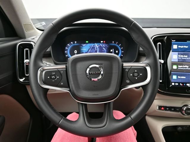Used 2023 Volvo XC40 B5 Plus image 22