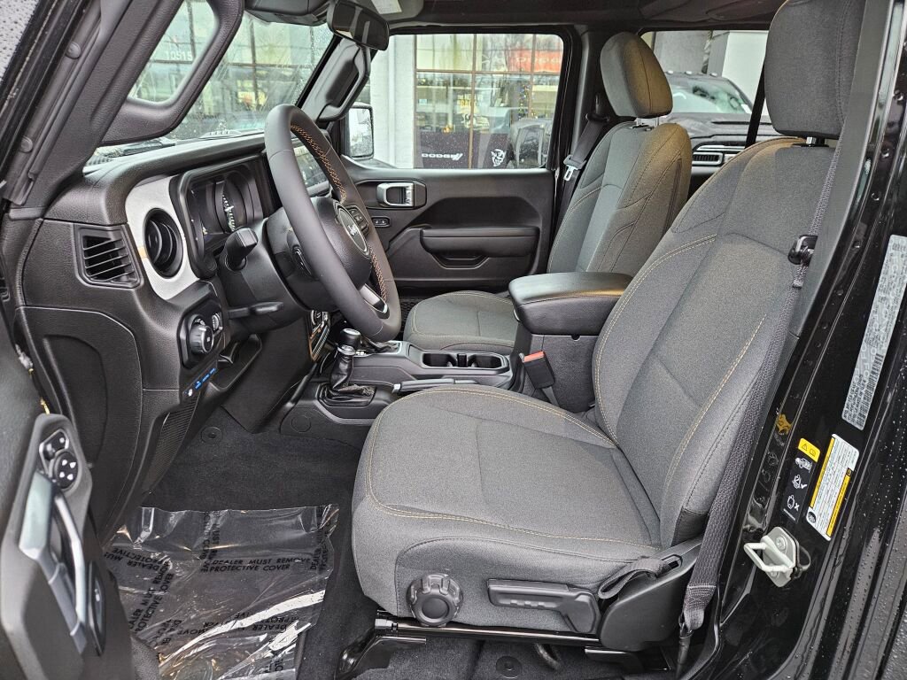 Used 2024 Jeep Wrangler Unlimited image 14
