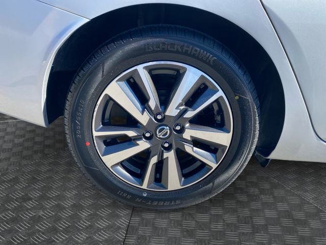 Used 2022 Nissan Versa SV image 33